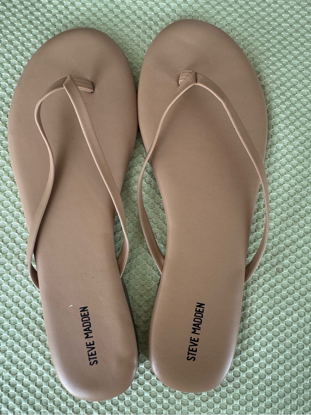 Steve Madden Size 10 Tay Flip Flop  Tan Thin-Strap Thong Flip Flop Sandals NWT